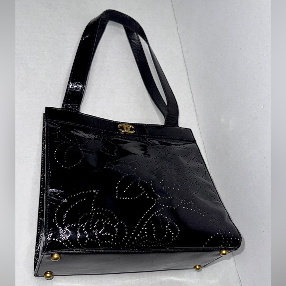 🔥SOLD🔥CHANEL Camelia Enamel Tote Bag - Picture 9 of 17